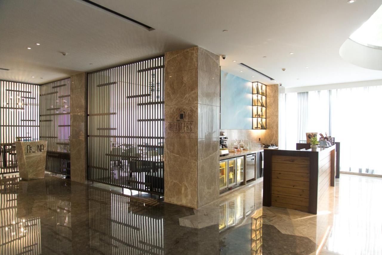 Radisson Blu Mumbai International Airport Hotel ภายนอก รูปภาพ The interior of the lounge