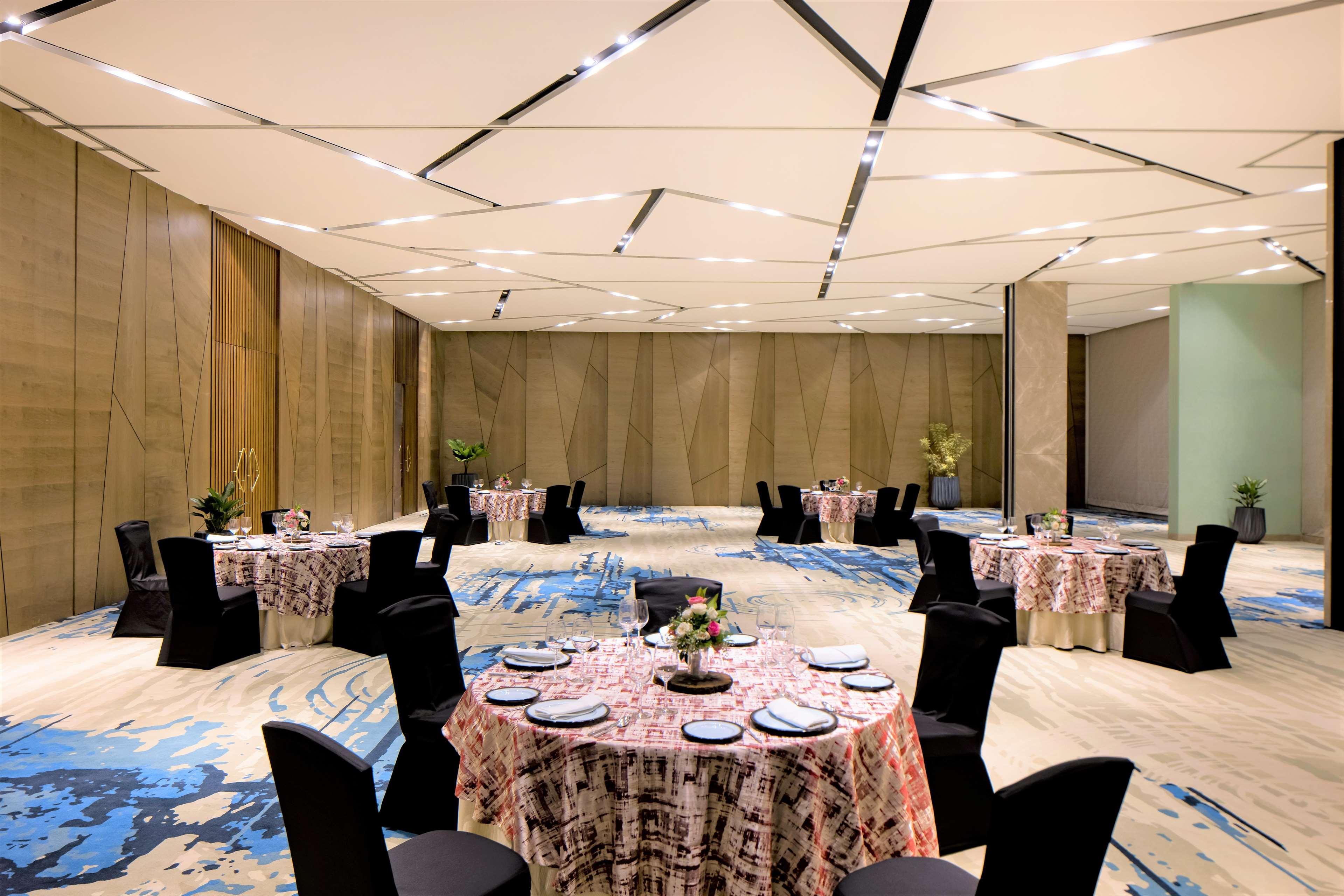 Radisson Blu Mumbai International Airport Hotel ภายนอก รูปภาพ The ballroom