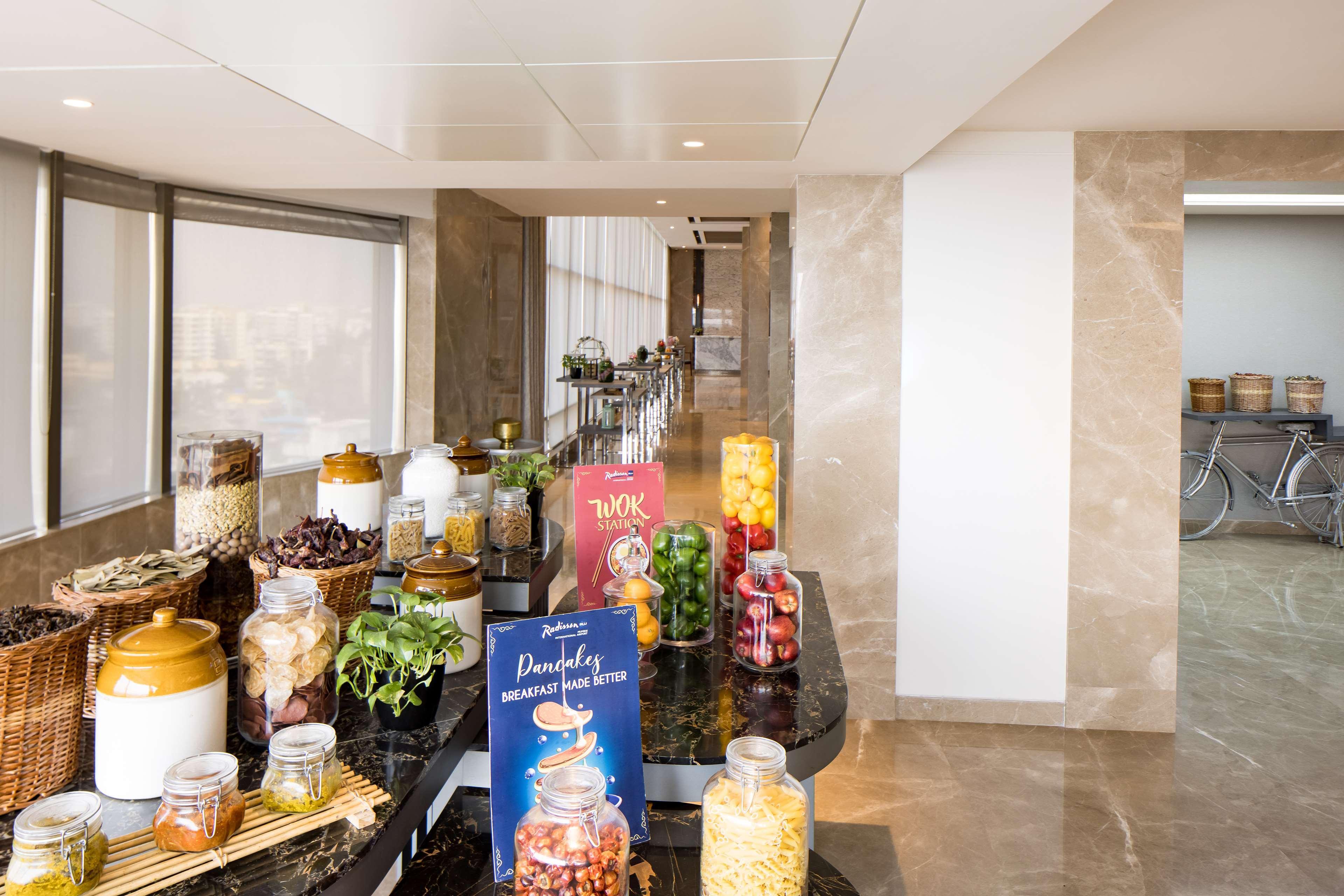 Radisson Blu Mumbai International Airport Hotel ภายนอก รูปภาพ The kitchen of the ship