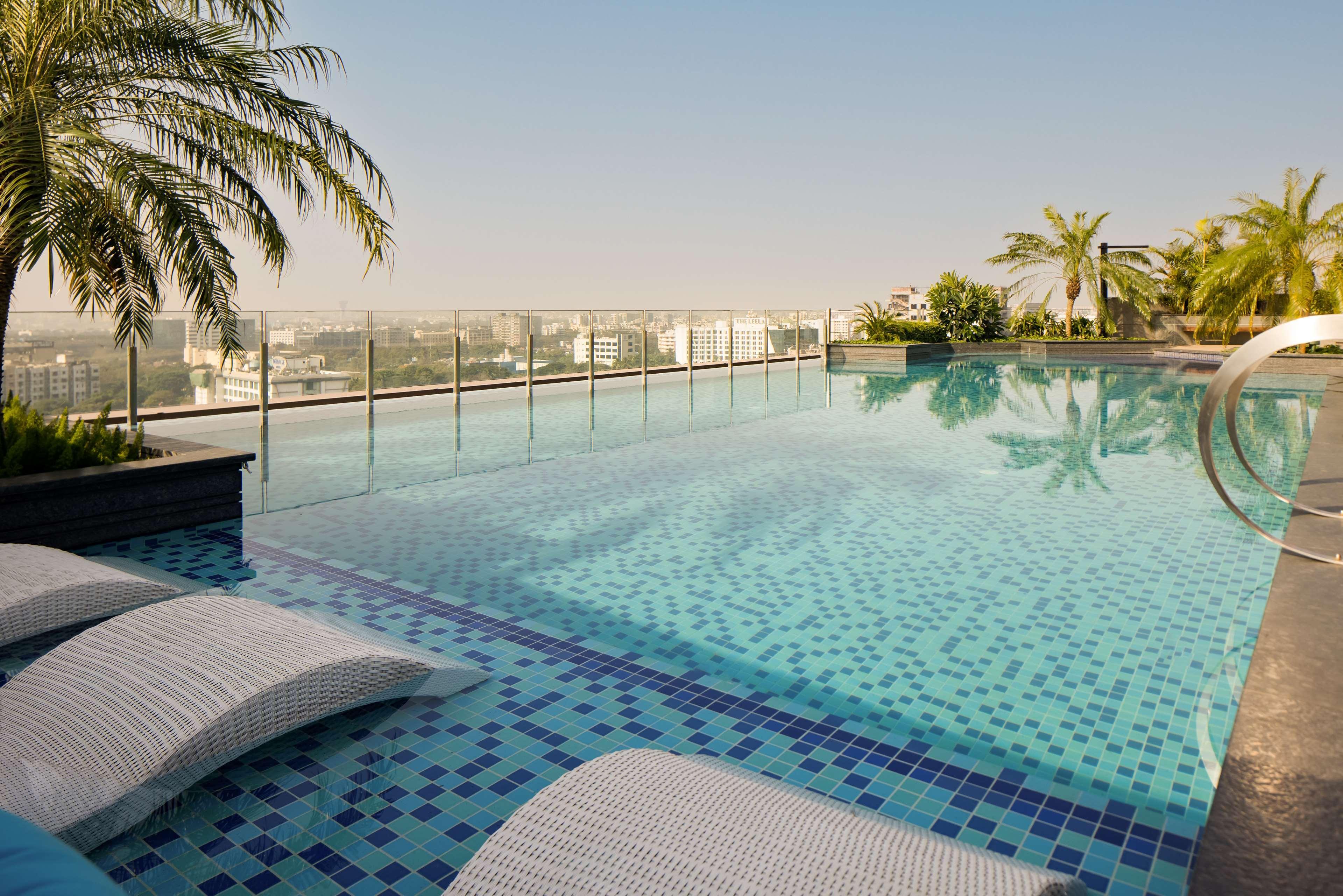 Radisson Blu Mumbai International Airport Hotel ภายนอก รูปภาพ Infinity pool at the Park, Hyderabad